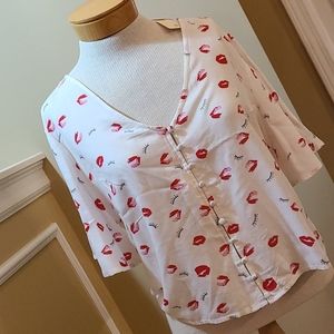Lip and eyelash printed button crop top